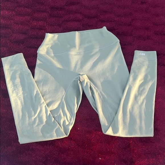 Green Full-Length Leggings with Stretchy Fabric - Picture 1 of 6